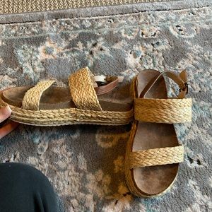 Platform sandals